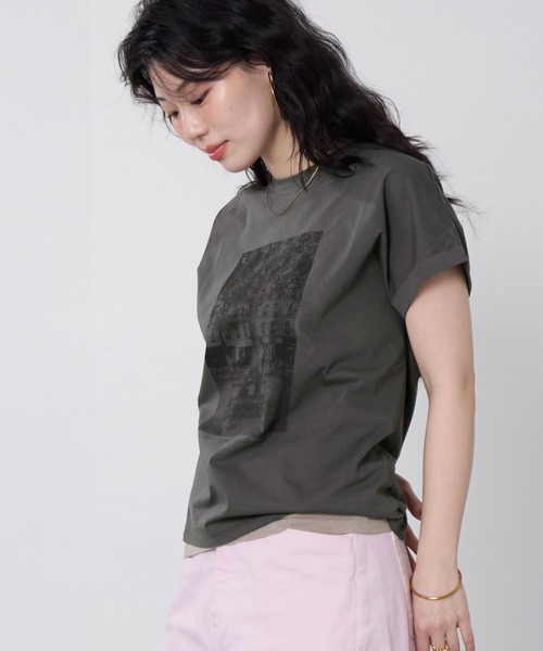 MICA&DEAL(マイカ&ディール)の「フォトプリントTシャツ(Tシャツ/カットソー・レディース・グレー/ベージュ/ホワイト・FREE)」の3枚目の写真