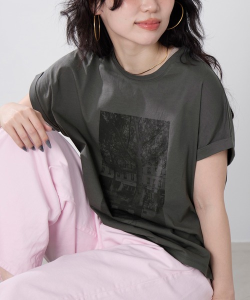 MICA&DEAL(マイカ&ディール)の「フォトプリントTシャツ(Tシャツ/カットソー・レディース・グレー/ベージュ/ホワイト・FREE)」の5枚目の写真