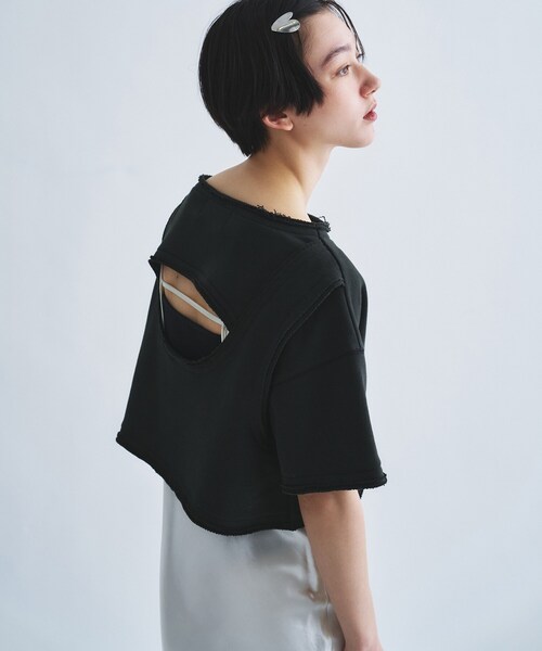 CODE A(コードエー)の「back open half-sleeve sweat(Tシャツ/カットソー・レディース・スミクロ/グレー/オフホワイト・00)」の2枚目の写真