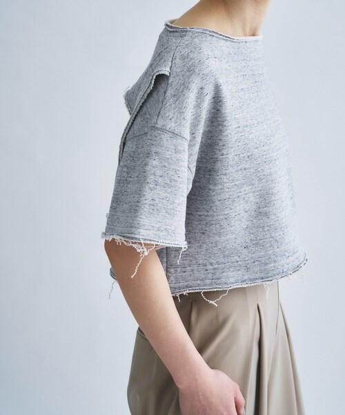 CODE A(コードエー)の「back open half-sleeve sweat(Tシャツ/カットソー・レディース・スミクロ/グレー/オフホワイト・00)」の6枚目の写真