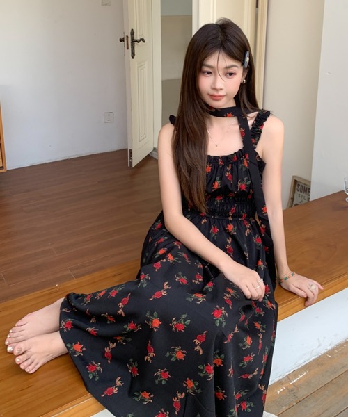 at12:03(アットイチニーゼロサン)の「チョーカー付き ローズタイ フラワー ノースリーブ ロングワンピース(ワンピース・レディース・ブラック/ベージュ・FREE)」の6枚目の写真