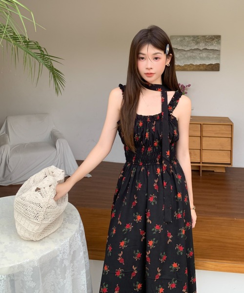 at12:03(アットイチニーゼロサン)の「チョーカー付き ローズタイ フラワー ノースリーブ ロングワンピース(ワンピース・レディース・ブラック/ベージュ・FREE)」の8枚目の写真