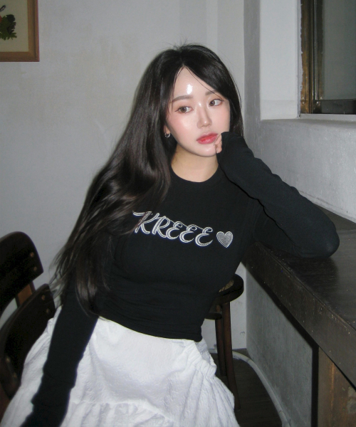 KKEEE（ケーケーイーイー）の「チェーンステッチスリム長袖Tシャツ（2カラー）（Tシャツ/カットソー・レディース・ブラック/アイボリー・FREE）」の3枚目の写真