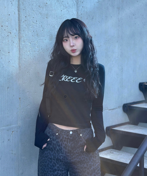 KKEEE（ケーケーイーイー）の「チェーンステッチスリム長袖Tシャツ（2カラー）（Tシャツ/カットソー・レディース・ブラック/アイボリー・FREE）」の4枚目の写真