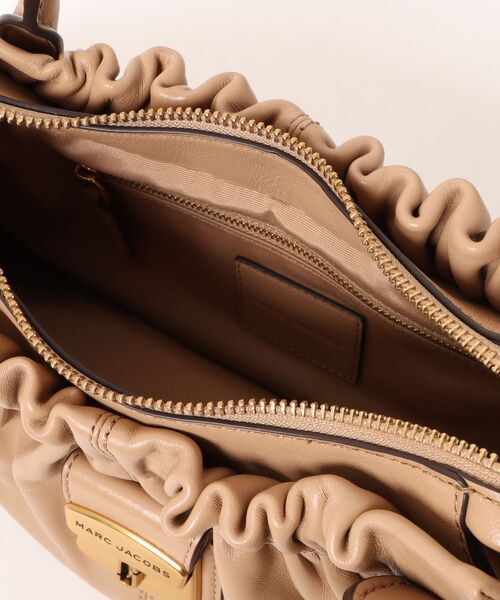 MARC JACOBS(マークジェイコブス)の「【NEW】THE CRISTINA SATCHEL/ザ クリスティーナ サッチェル(ショルダーバッグ・レディース・キャメル・ONE SIZE)」の6枚目の写真