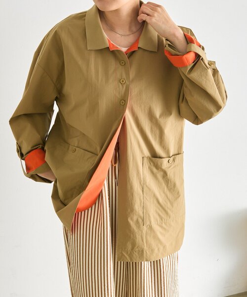ear PAPILLONNER(イアパピヨネ)の「ポロ襟配色シャツ【SUM1 STYLE】(シャツ/ブラウス・レディース・キャメル/グリーン・FREE)」の1枚目の写真