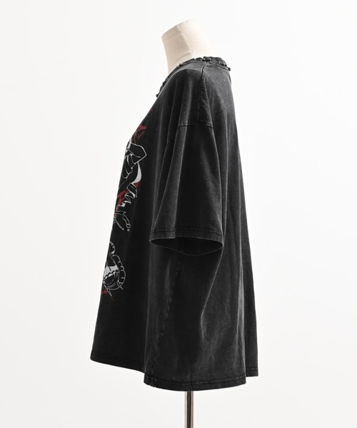 TRAVAS TOKYO(トラバス トウキョウ)の「『TRAVAS TOKYO/トラバス トーキョー』GEDRAJI x TRAVAS TOKYO ピアス付き加工イラストTシャツ(Tシャツ/カットソー・レディース・グレー/ブラック・FREE)」の17枚目の写真