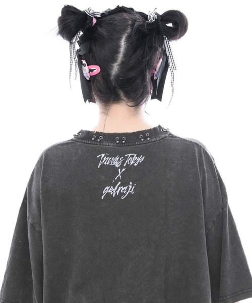 TRAVAS TOKYO(トラバス トウキョウ)の「『TRAVAS TOKYO/トラバス トーキョー』GEDRAJI x TRAVAS TOKYO ピアス付き加工イラストTシャツ(Tシャツ/カットソー・レディース・グレー/ブラック・FREE)」の13枚目の写真