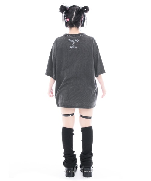 TRAVAS TOKYO(トラバス トウキョウ)の「『TRAVAS TOKYO/トラバス トーキョー』GEDRAJI x TRAVAS TOKYO ピアス付き加工イラストTシャツ(Tシャツ/カットソー・レディース・グレー/ブラック・FREE)」の15枚目の写真