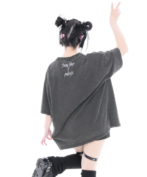 TRAVAS TOKYO(トラバス トウキョウ)の「『TRAVAS TOKYO/トラバス トーキョー』GEDRAJI x TRAVAS TOKYO ピアス付き加工イラストTシャツ(Tシャツ/カットソー・レディース・グレー/ブラック・FREE)」の12枚目の写真