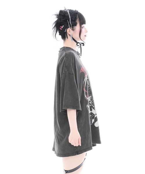 TRAVAS TOKYO(トラバス トウキョウ)の「『TRAVAS TOKYO/トラバス トーキョー』GEDRAJI x TRAVAS TOKYO ピアス付き加工イラストTシャツ(Tシャツ/カットソー・レディース・グレー/ブラック・FREE)」の11枚目の写真