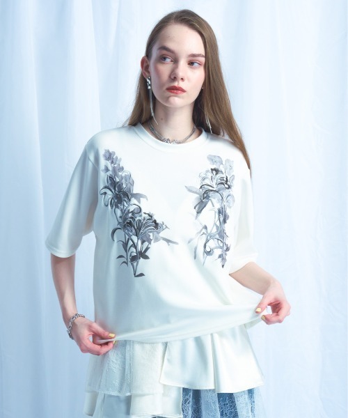 HARE(ハレ)の「フラワーシシュウTシャツ(HARE)(Tシャツ/カットソー・レディース・ネイビー/ブラック/ホワイト/ブルーグリーン/カーキ・FREE)」の2枚目の写真