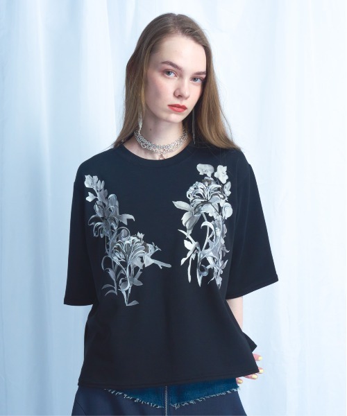 HARE(ハレ)の「フラワーシシュウTシャツ(HARE)(Tシャツ/カットソー・レディース・ネイビー/ブラック/ホワイト/ブルーグリーン/カーキ・FREE)」の3枚目の写真