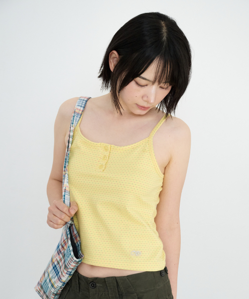 PARAKEET(パラキート)の「フラッター ヘンリースリーブレス (イエロー)(Tシャツ/カットソー・レディース・イエロー・OS)」の3枚目の写真