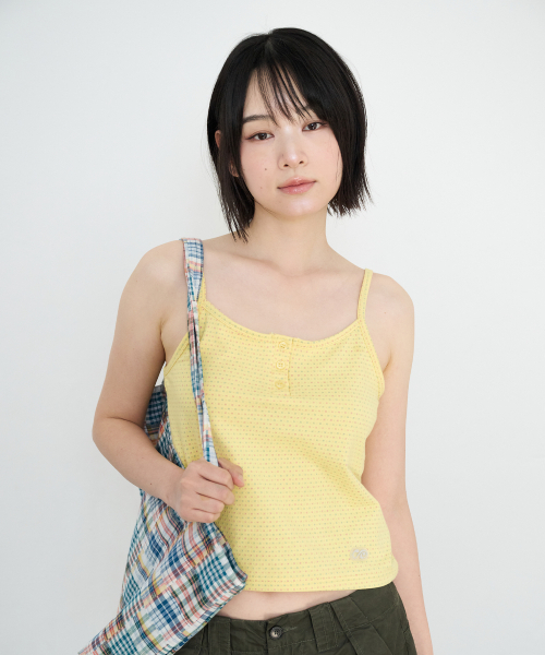 PARAKEET(パラキート)の「フラッター ヘンリースリーブレス (イエロー)(Tシャツ/カットソー・レディース・イエロー・OS)」の4枚目の写真