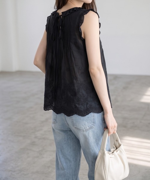 umune(ウムネ)の「ノースリーブブラウス スカラップレース フリル ピンタック 刺繍 レースアップ トップス シアー シースルー フェミニン 夏(シャツ/ブラウス・レディース・オフホワイト/アイボリー/ブラック・FREE)」の18枚目の写真