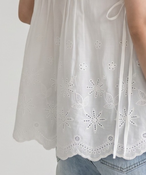 umune(ウムネ)の「ノースリーブブラウス スカラップレース フリル ピンタック 刺繍 レースアップ トップス シアー シースルー フェミニン 夏(シャツ/ブラウス・レディース・オフホワイト/アイボリー/ブラック・FREE)」の21枚目の写真