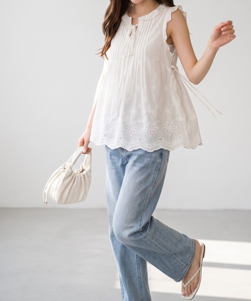 umune(ウムネ)の「ノースリーブブラウス スカラップレース フリル ピンタック 刺繍 レースアップ トップス シアー シースルー フェミニン 夏(シャツ/ブラウス・レディース・オフホワイト/アイボリー/ブラック・FREE)」の11枚目の写真