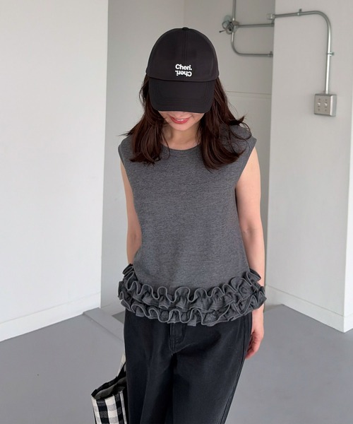 CHERI since1985(シェリ)の「ホイップフリルノースリーブトップス(Tシャツ/カットソー・レディース・ブラック/オフホワイト/チャコール・FREE)」の3枚目の写真