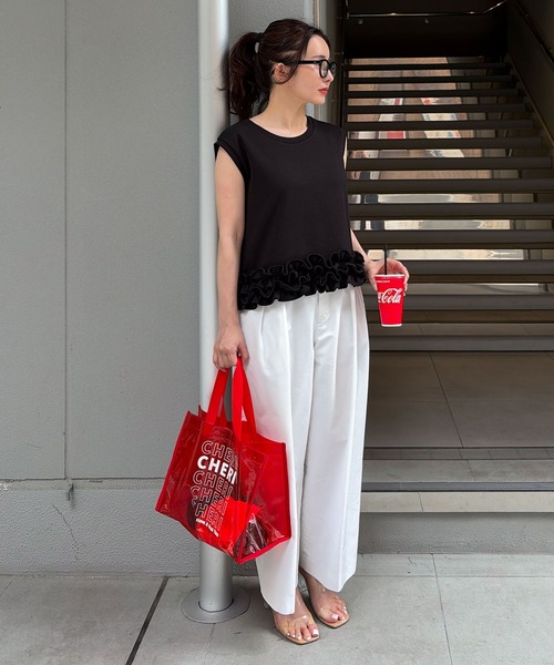CHERI since1985(シェリ)の「ホイップフリルノースリーブトップス(Tシャツ/カットソー・レディース・ブラック/オフホワイト/チャコール・FREE)」の2枚目の写真