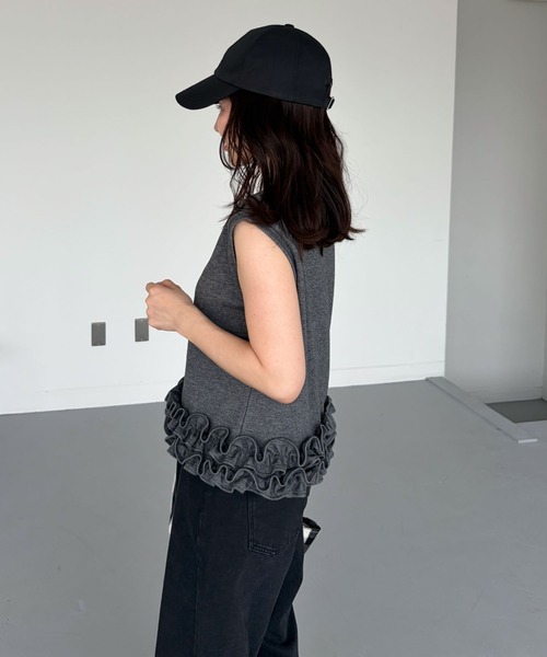 CHERI since1985(シェリ)の「ホイップフリルノースリーブトップス(Tシャツ/カットソー・レディース・ブラック/オフホワイト/チャコール・FREE)」の5枚目の写真