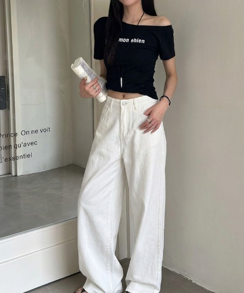 LUCPY(ラクピー)の「ハイウエストワイドストレートパンツ(デニムパンツ・レディース・ホワイト・X-SMALL/SMALL/MEDIUM/LARGE)」の1枚目の写真