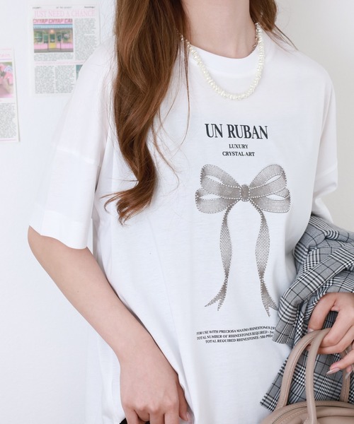 BRODIAEA(ブローディア)の「BRODIAEA リボンプリント半袖Tシャツ(Tシャツ/カットソー・レディース・ネイビー/コーラル/グレイッシュベージュ/オフホワイト・40)」の1枚目の写真