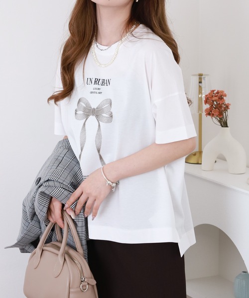 BRODIAEA(ブローディア)の「BRODIAEA リボンプリント半袖Tシャツ(Tシャツ/カットソー・レディース・ネイビー/コーラル/グレイッシュベージュ/オフホワイト・40)」の13枚目の写真