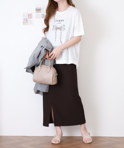 BRODIAEA(ブローディア)の「BRODIAEA リボンプリント半袖Tシャツ(Tシャツ/カットソー・レディース・ネイビー/コーラル/グレイッシュベージュ/オフホワイト・40)」の14枚目の写真