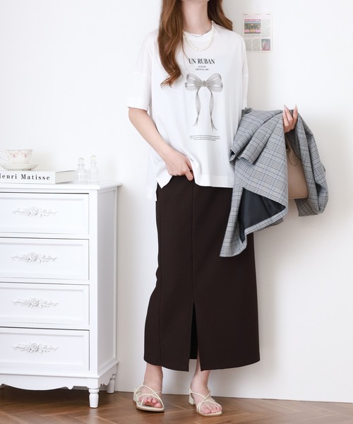 BRODIAEA(ブローディア)の「BRODIAEA リボンプリント半袖Tシャツ(Tシャツ/カットソー・レディース・ネイビー/コーラル/グレイッシュベージュ/オフホワイト・40)」の15枚目の写真