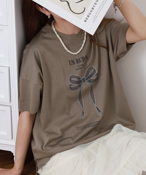 BRODIAEA(ブローディア)の「BRODIAEA リボンプリント半袖Tシャツ(Tシャツ/カットソー・レディース・ネイビー/コーラル/グレイッシュベージュ/オフホワイト・40)」の16枚目の写真