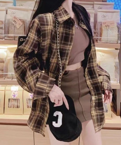 NANEA(ナネア)の「チェック柄レギュラーシャツ(シャツ/ブラウス・レディース・ネイビー/ブラウン・MEDIUM)」の4枚目の写真