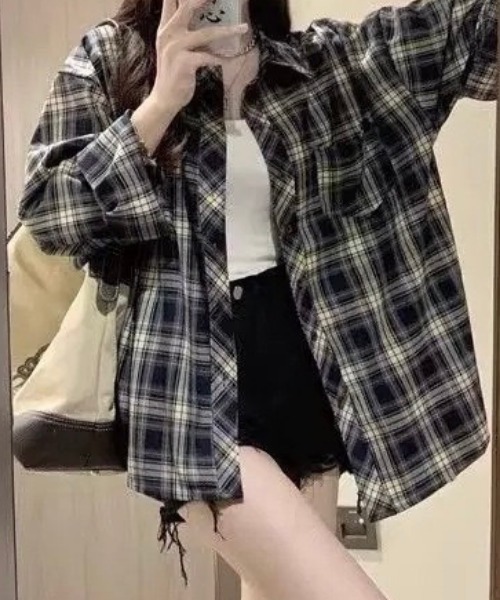 NANEA(ナネア)の「チェック柄レギュラーシャツ(シャツ/ブラウス・レディース・ネイビー/ブラウン・MEDIUM)」の10枚目の写真