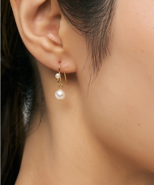 UNITED JEWELS-ef-（ユナイテッドジュエルズイフ）の「Pearl Hook Pierce（ピアス（両耳用）・レディース・イエローゴールド/シルバー・FREE）」の3枚目の写真