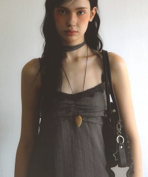 B.I.D.(ビーアイディー)の「《Bz》ホルターネックキャミチュニックワンピース Y2K(MA/EKW167)(チュニック・レディース・ブラウン・FREE)」の2枚目の写真