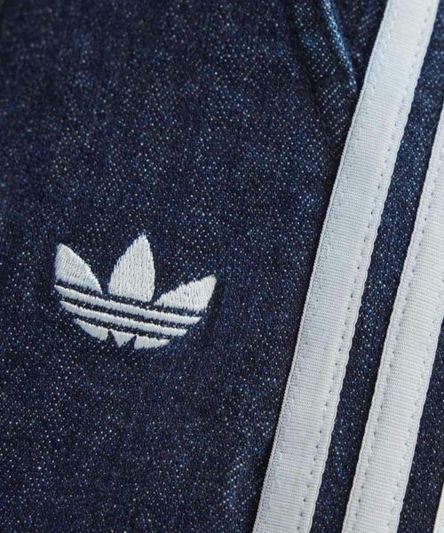 adidas(アディダス)の「デニム プリーツ ワイドレッグ パンツ / アディダスオリジナルス adidas Originals(その他パンツ・レディース・ブルー・27/30/24/30/25/30/26/30/28/30/29/30/30W 30L)」の2枚目の写真