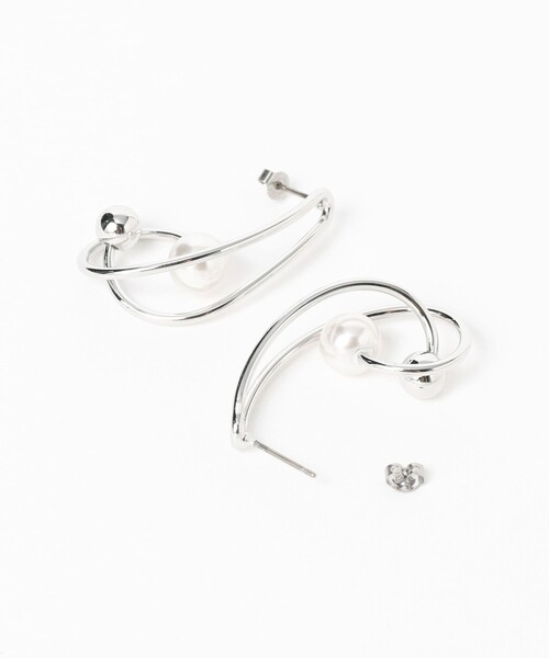 Ray BEAMS(レイビームス)の「Chalulu / パール ライン ピアス(ネックレス・レディース・シルバー/ゴールド・ONE SIZE)」の4枚目の写真