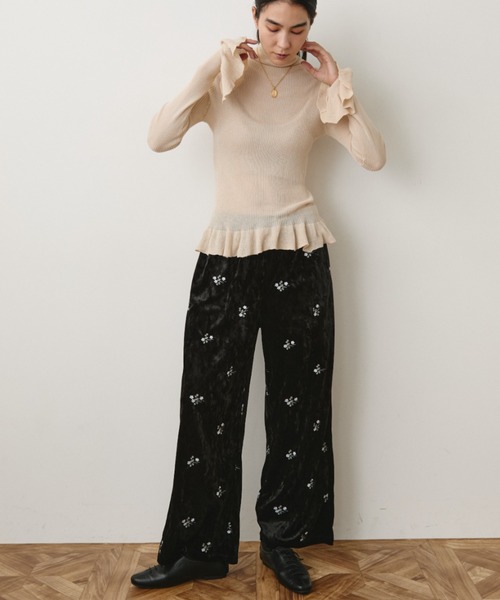 Libra Cue(リブラ キュー)の「ベロア刺繍イージーパンツ(その他パンツ・レディース・ブラック・1/2)」の6枚目の写真
