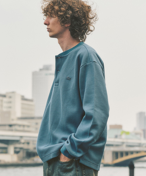 417 EDIFICE(フォーワンセブンエディフィス)の「LACOSTE × 417 ヘンリーネック ワッフルTシャツ(Tシャツ/カットソー・メンズ・チャコールグレー/ブルー/ブラック系その他・4/3/5)」の16枚目の写真