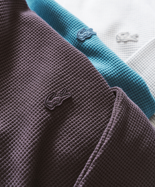 417 EDIFICE(フォーワンセブンエディフィス)の「LACOSTE × 417 ヘンリーネック ワッフルTシャツ(Tシャツ/カットソー・メンズ・チャコールグレー/ブルー/ブラック系その他・4/3/5)」の9枚目の写真
