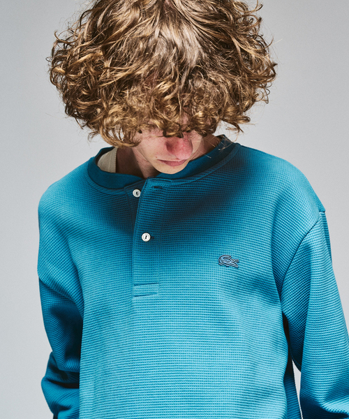 417 EDIFICE(フォーワンセブンエディフィス)の「LACOSTE × 417 ヘンリーネック ワッフルTシャツ(Tシャツ/カットソー・メンズ・チャコールグレー/ブルー/ブラック系その他・4/3/5)」の1枚目の写真