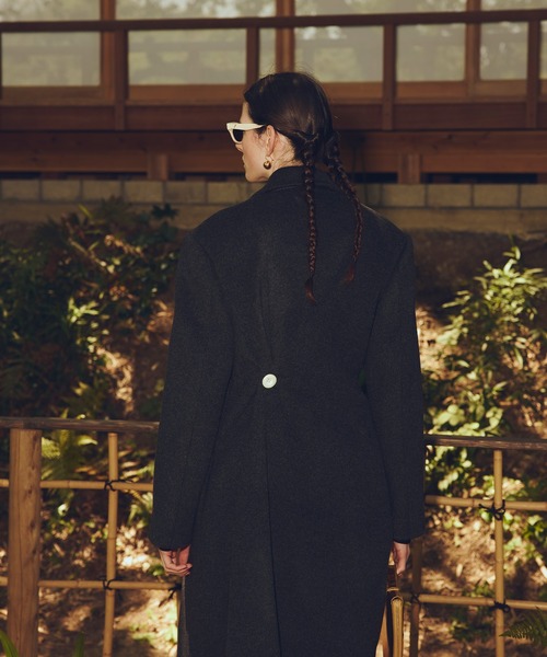 OMMO(オーエムエムオー)の「OVER TUCK LONG COAT(チェスターコート・レディース・グレー/ブラック・36/38)」の3枚目の写真