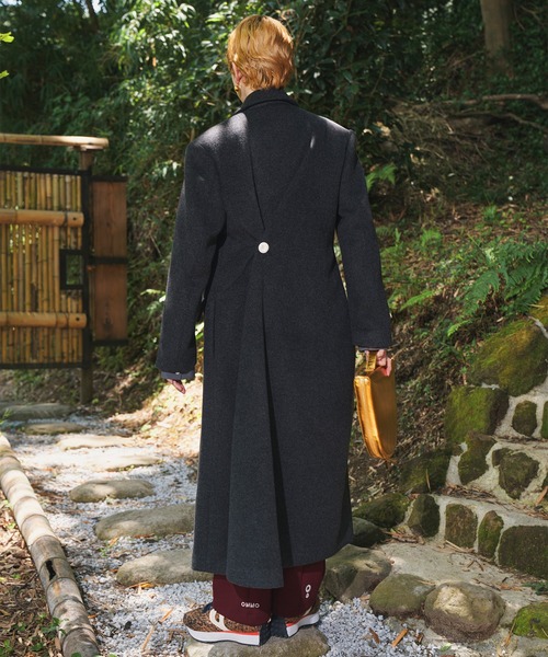 OMMO(オーエムエムオー)の「OVER TUCK LONG COAT(チェスターコート・レディース・グレー/ブラック・36/38)」の16枚目の写真