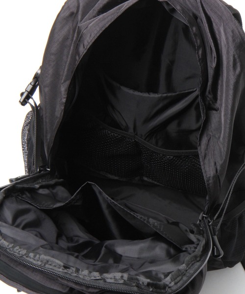 niko and...(ニコアンド)の「12ポケット ライトデイパック / 撥水加工/大容量 / 20L(バックパック/リュック・レディース・アイボリー/ブラック・0)」の4枚目の写真