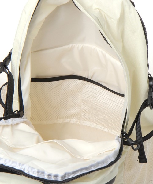 niko and...(ニコアンド)の「12ポケット ライトデイパック / 撥水加工/大容量 / 20L(バックパック/リュック・レディース・アイボリー/ブラック・0)」の8枚目の写真