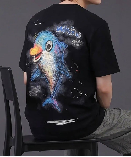 revertical(リバーティカル)の「ドルフィン アートグラフィック半袖Tシャツ(Tシャツ/カットソー・メンズ・ホワイト/ブラック/サックスブルー・MEDIUM/LARGE)」の2枚目の写真