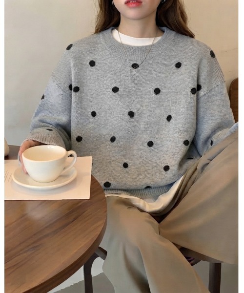 Ritzy(リッツィー)の「レトロドット柄 クルーネック プルオーバーニット(ニット/セーター・レディース・グレー/ベージュ・FREE)」の3枚目の写真