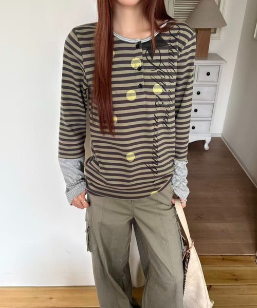 AsRiRe(アスリレイ)の「26aw ドットスタープリントボーダーレイヤード風ヘンリーネックトップス(Tシャツ/カットソー・レディース・パープル/グリーン・M)」の6枚目の写真