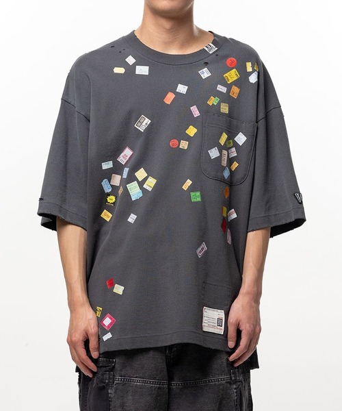 Maison MIHARA YASUHIRO(メゾンミハラヤスヒロ)の「【MIHARAYASUHIRO/ミハラヤスヒロ】PRICE STICKER TEE(Tシャツ/カットソー・メンズ・ブラック/グレー・48/46/44)」の2枚目の写真