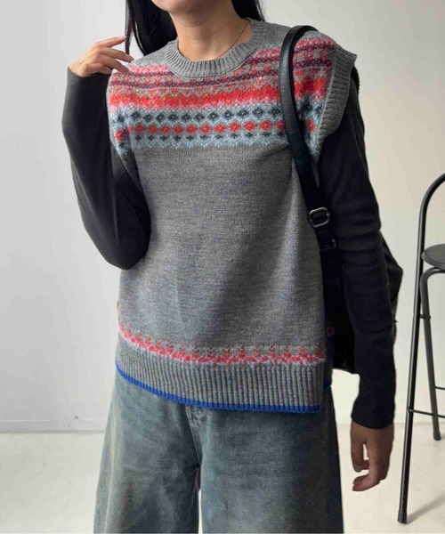 AS KNOW AS plus(アズノゥアズプラス)の「☆編み込みノルディック柄ベスト(ベスト・レディース・グレー系/イエロー系/ネイビー系/ベージュ系・FREE)」の5枚目の写真